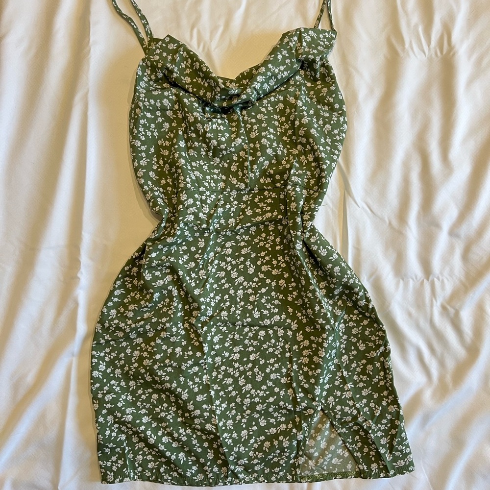 Green floral mini dress, adjustable straps & side zipper #cottagecore#minidress